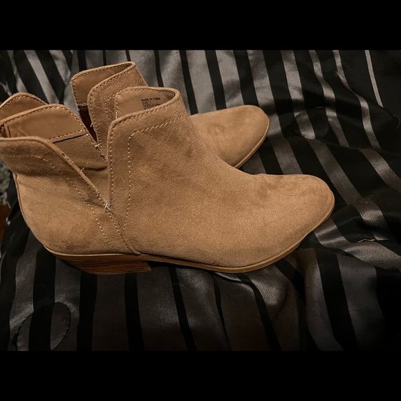 Booties - Picture 3 of 6